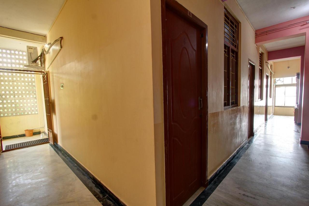Oyo 38664 Rt Residency Hotel Golden Rock Bagian luar foto
