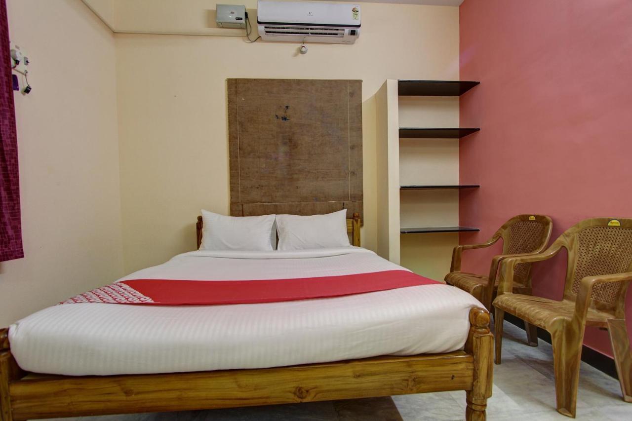 Oyo 38664 Rt Residency Hotel Golden Rock Bagian luar foto