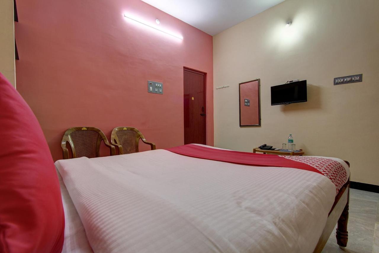 Oyo 38664 Rt Residency Hotel Golden Rock Bagian luar foto