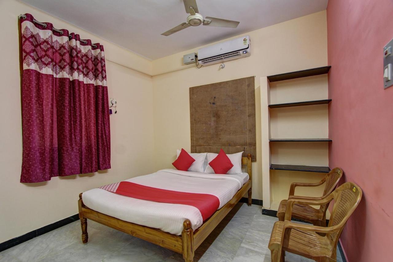 Oyo 38664 Rt Residency Hotel Golden Rock Bagian luar foto